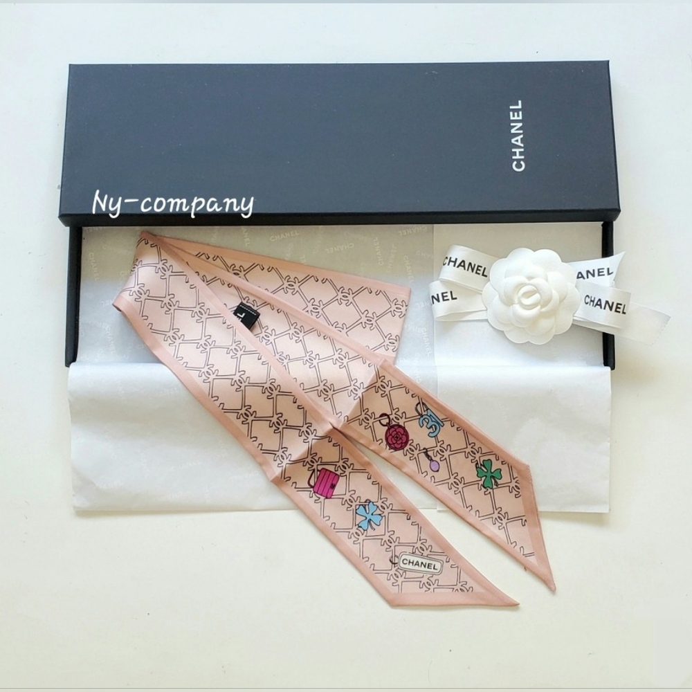 (SALE)Chanel Iconic Print Silk Twilly Brand New